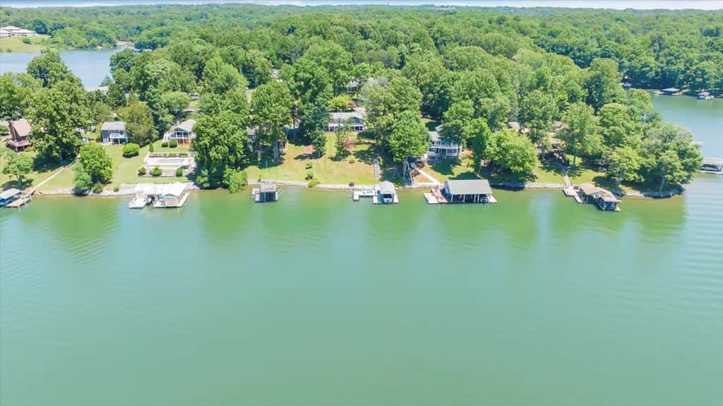 LAKE Breeze