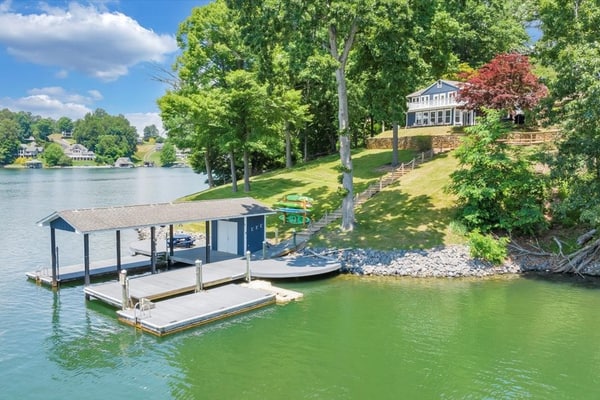 Scenic Point - Private Lakefront Home w/ Dock, Fire pit, outside shower & Hot tub