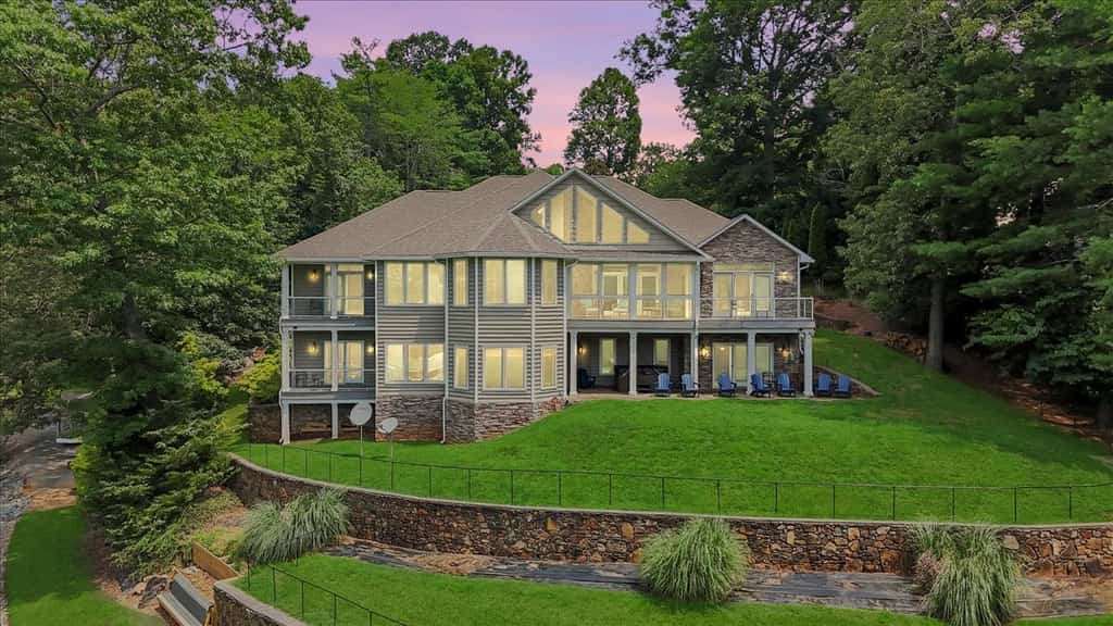 Great Escape on Smith Mountain Lake - Lakefront, Private Dock, & Hot Tub
