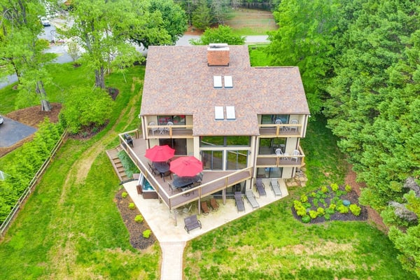 Dancing Water - Sleeps 10, Private dock, Game Room & Hot Tub