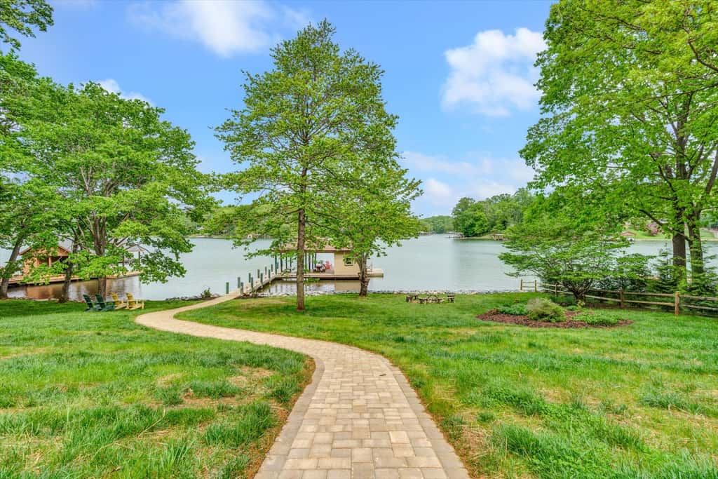 LAKE Dancing Water