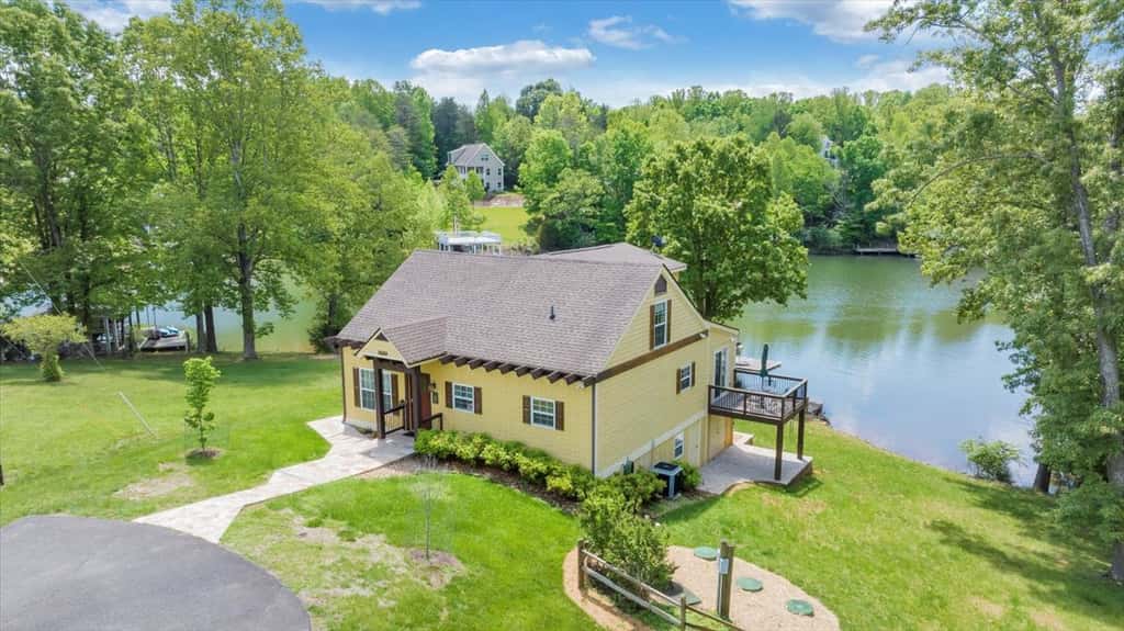 LAKE Cape Cottage