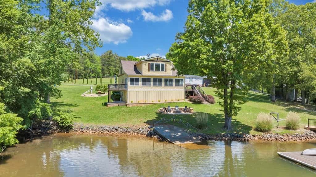 LAKE Cape Cottage