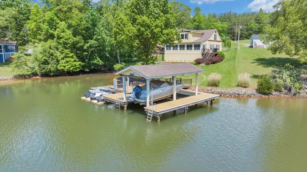 LAKE Cape Cottage