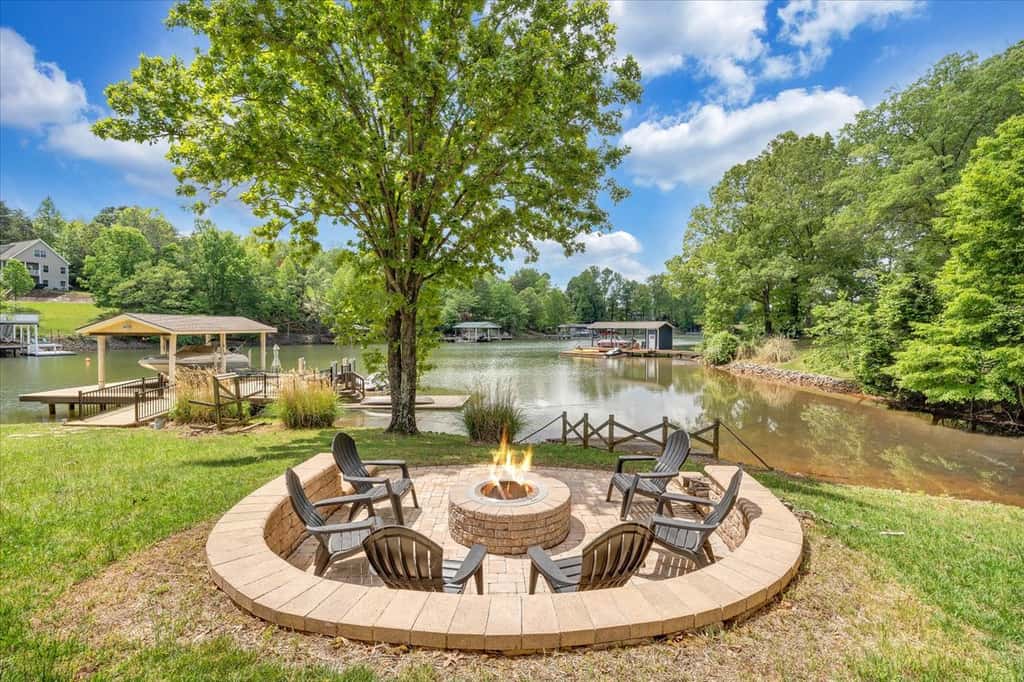 LAKE Cape Cottage