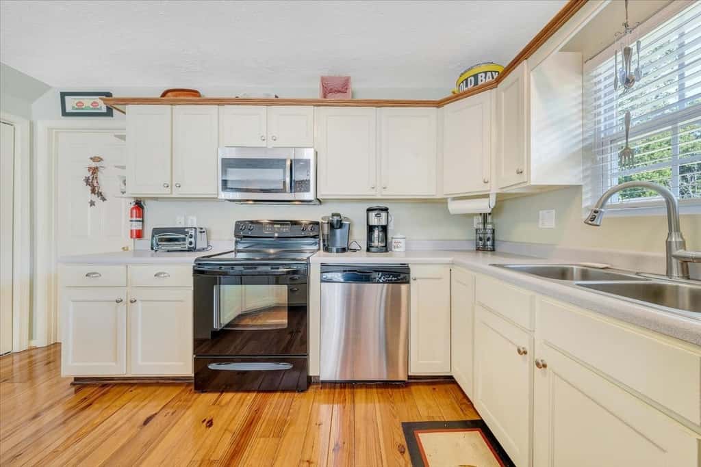 LAKE Cape Cottage