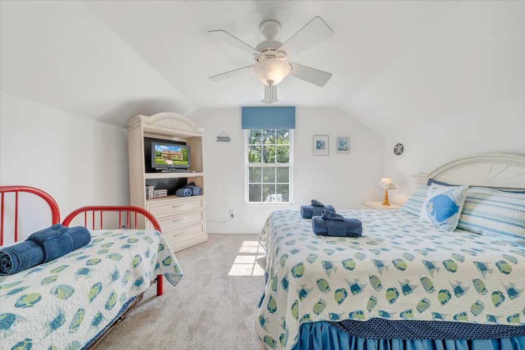 LAKE Cape Cottage