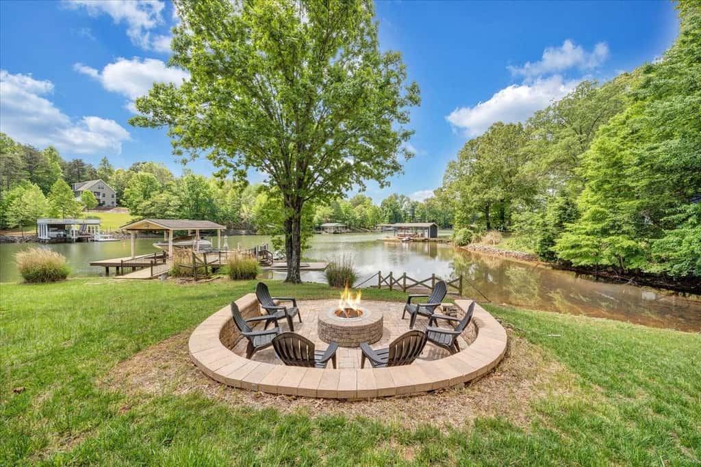 LAKE Cape Cottage