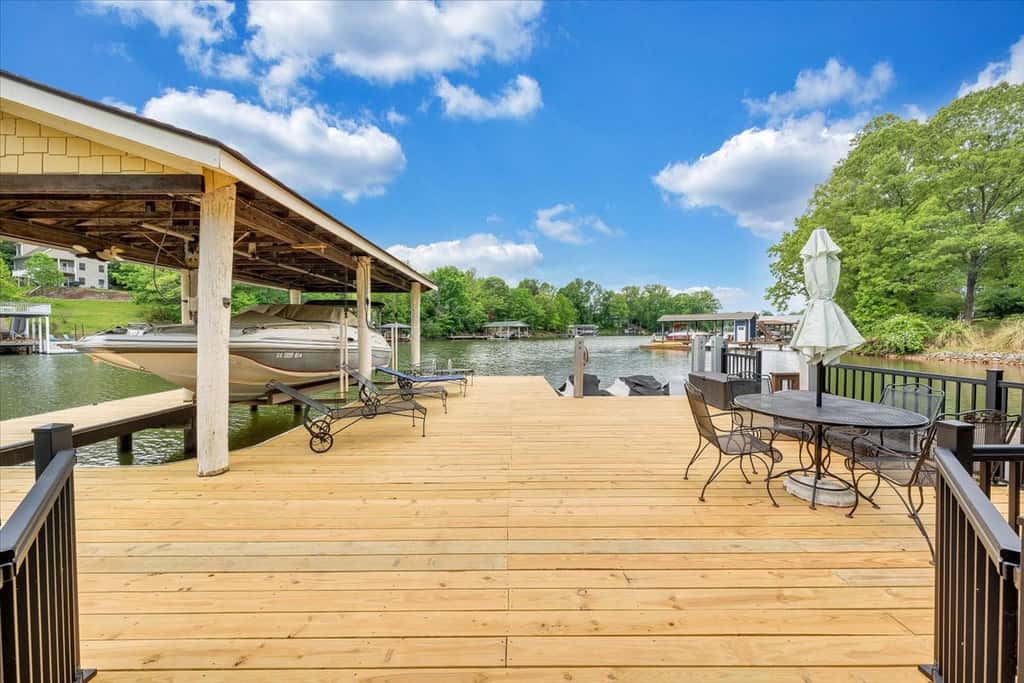 LAKE Cape Cottage