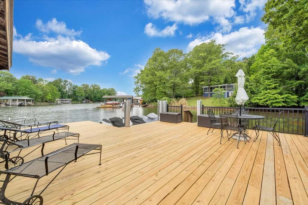 LAKE Cape Cottage
