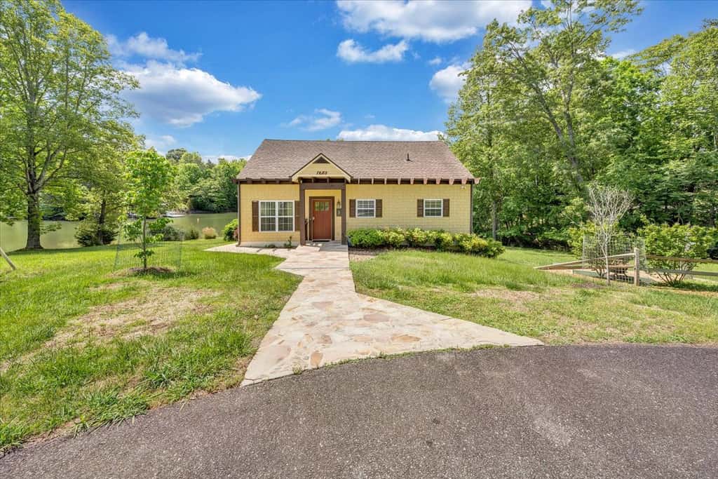 LAKE Cape Cottage