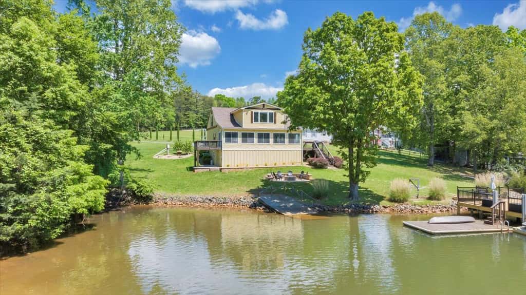 LAKE Cape Cottage