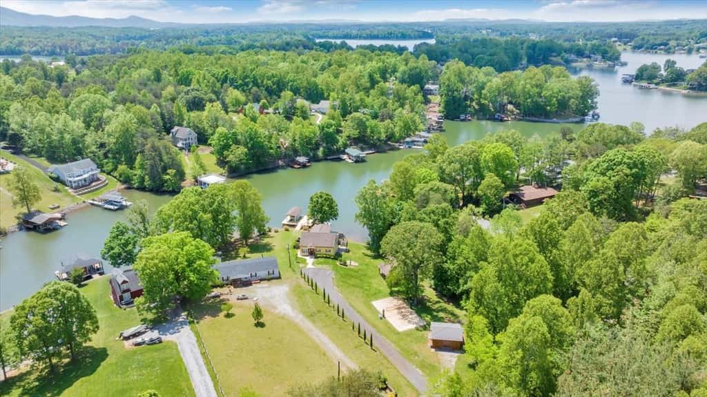 LAKE Cape Cottage