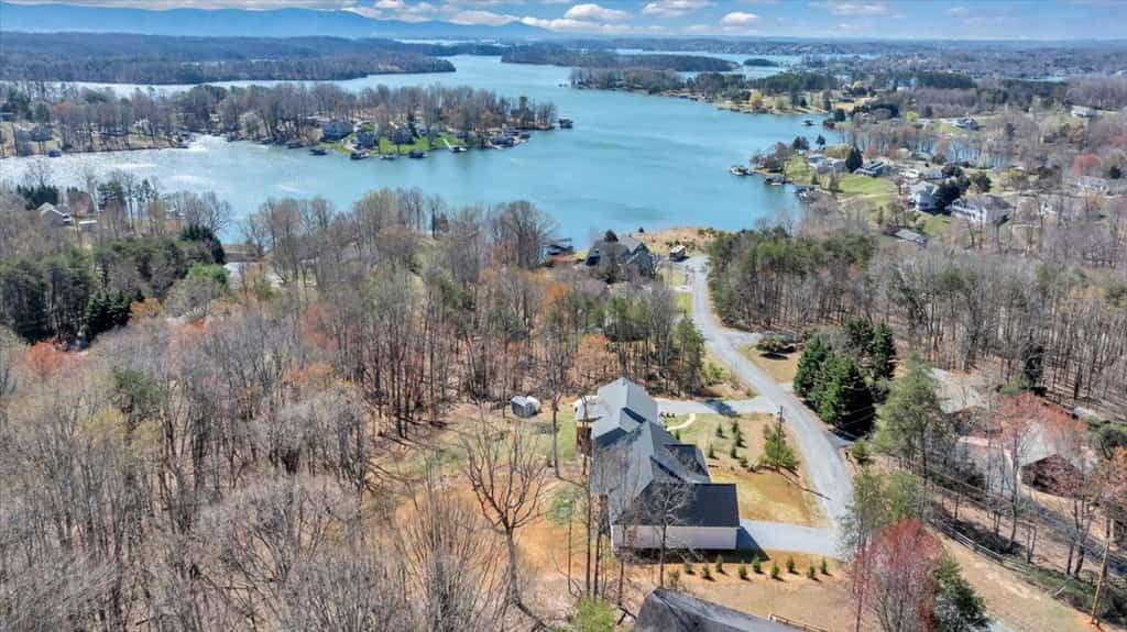 Lake Twin Cove - New!