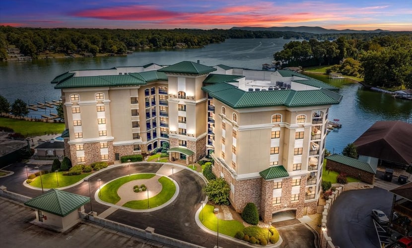 Lake Stardust - Condo with pool ! Pet friendly