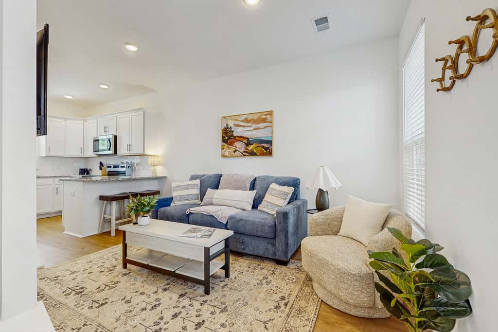 1BR Cottage Home in Pet Friendly Resort w/ Pool, hot tub & parks