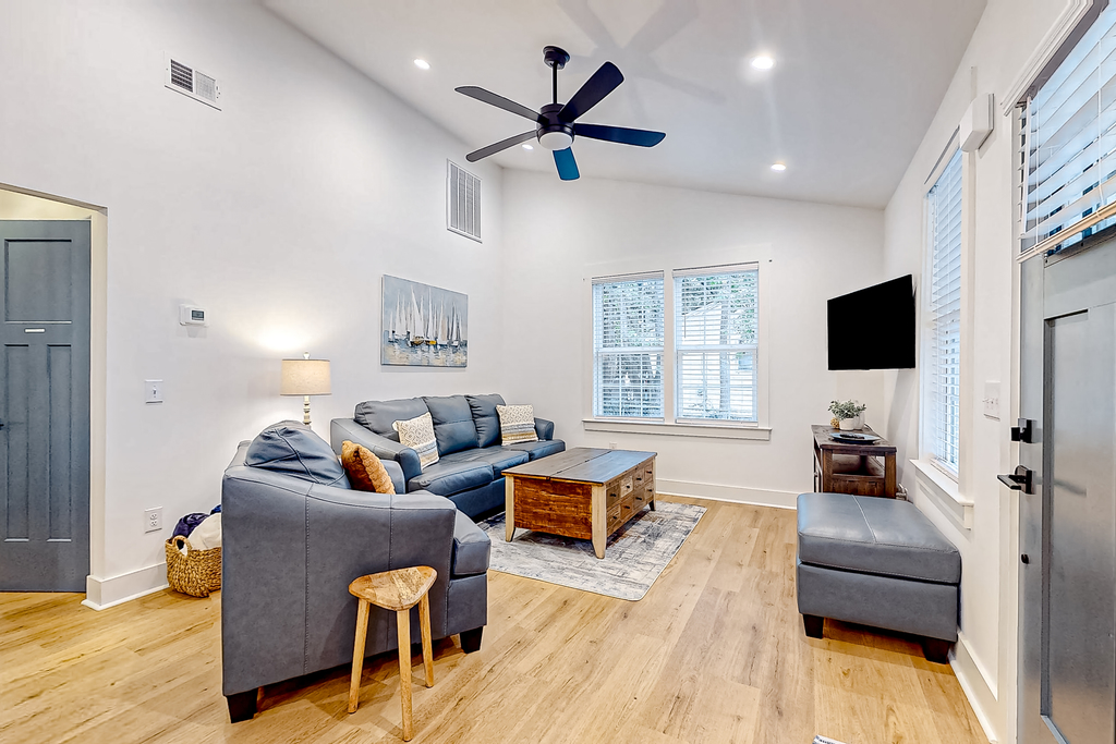 Cozy, Well-Appointed Home Near Top Charleston Destinations w/Firepit