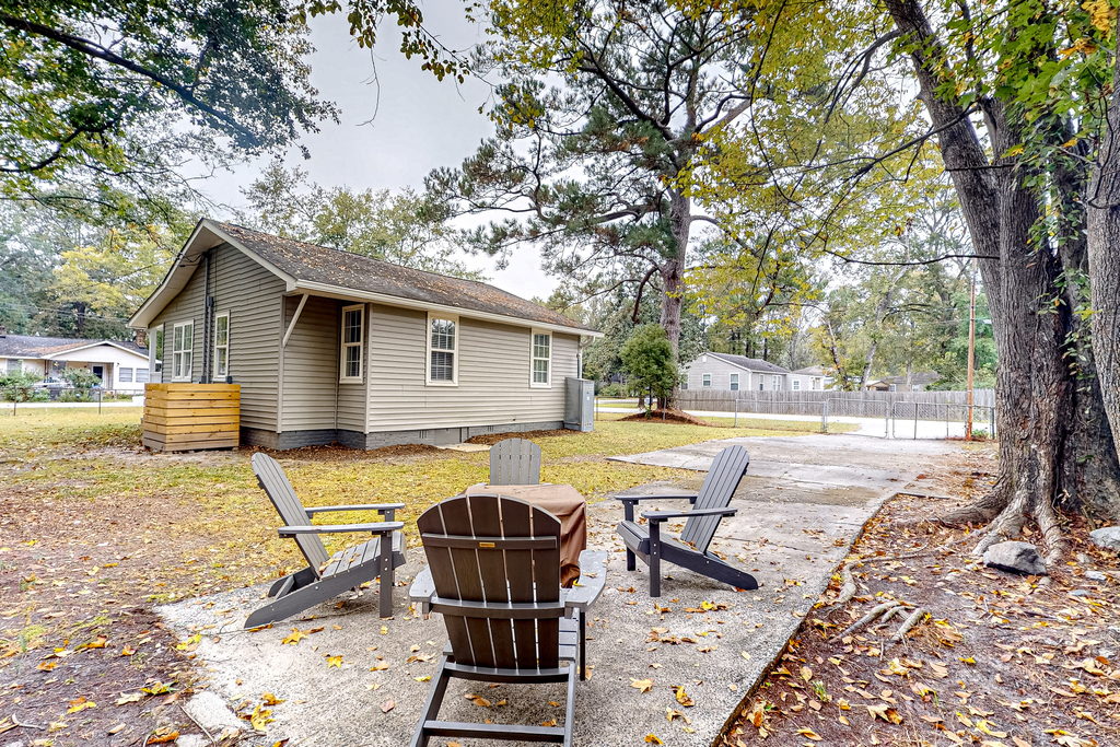 Cozy, Well-Appointed Home Near Top Charleston Destinations w/Firepit
