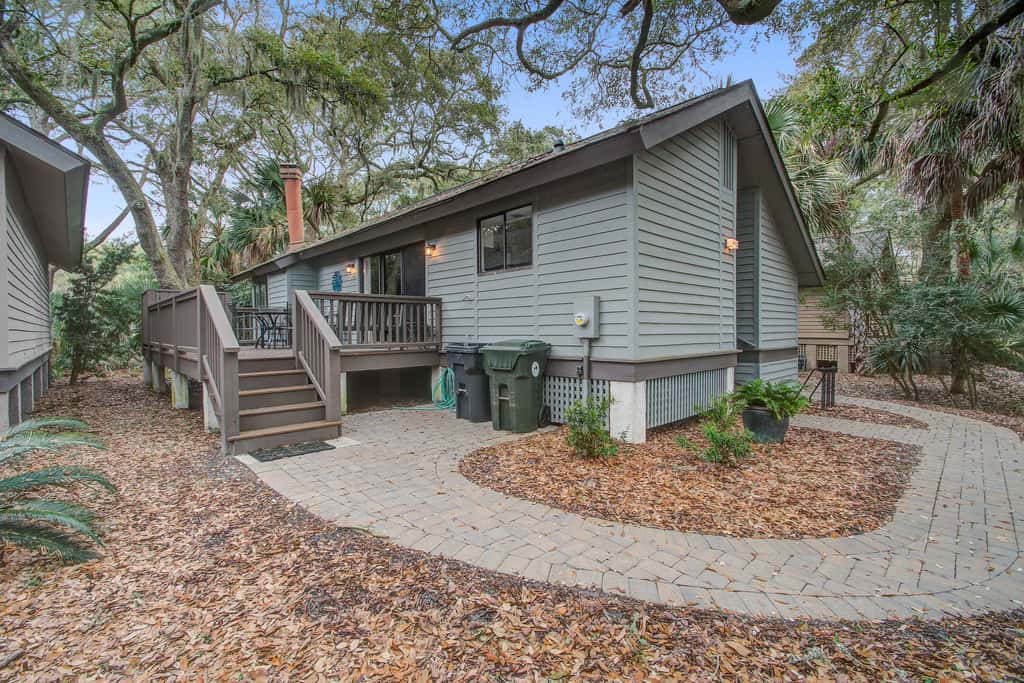 Kiawah Resort snowbird hideaway with AC, steps to beach, near golf & tennis