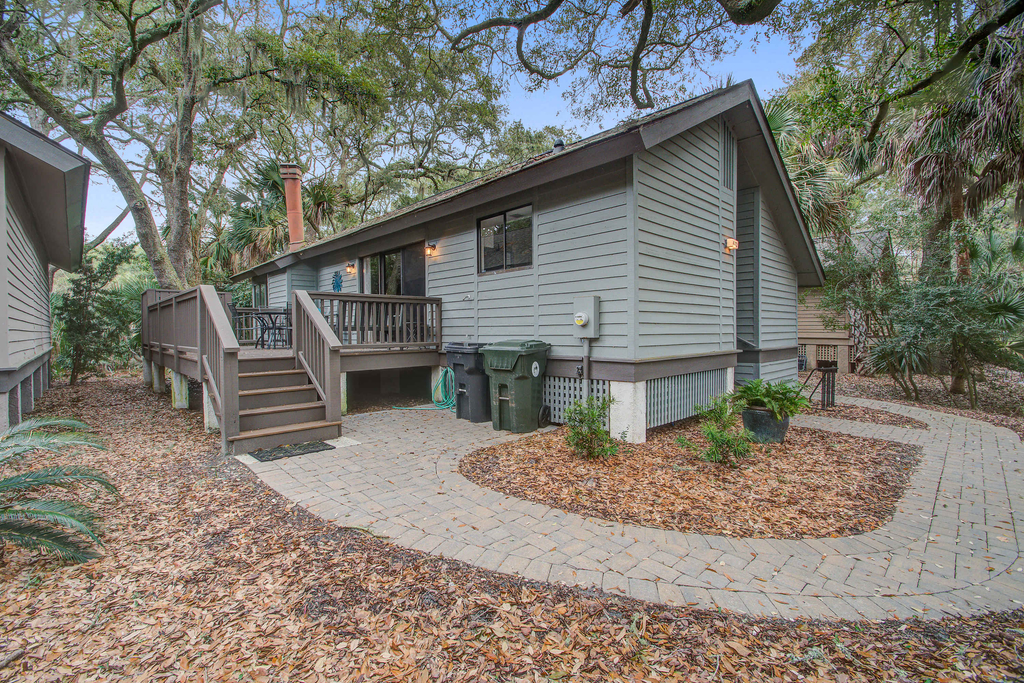 Kiawah Resort snowbird hideaway with AC, steps to beach, near golf & tennis