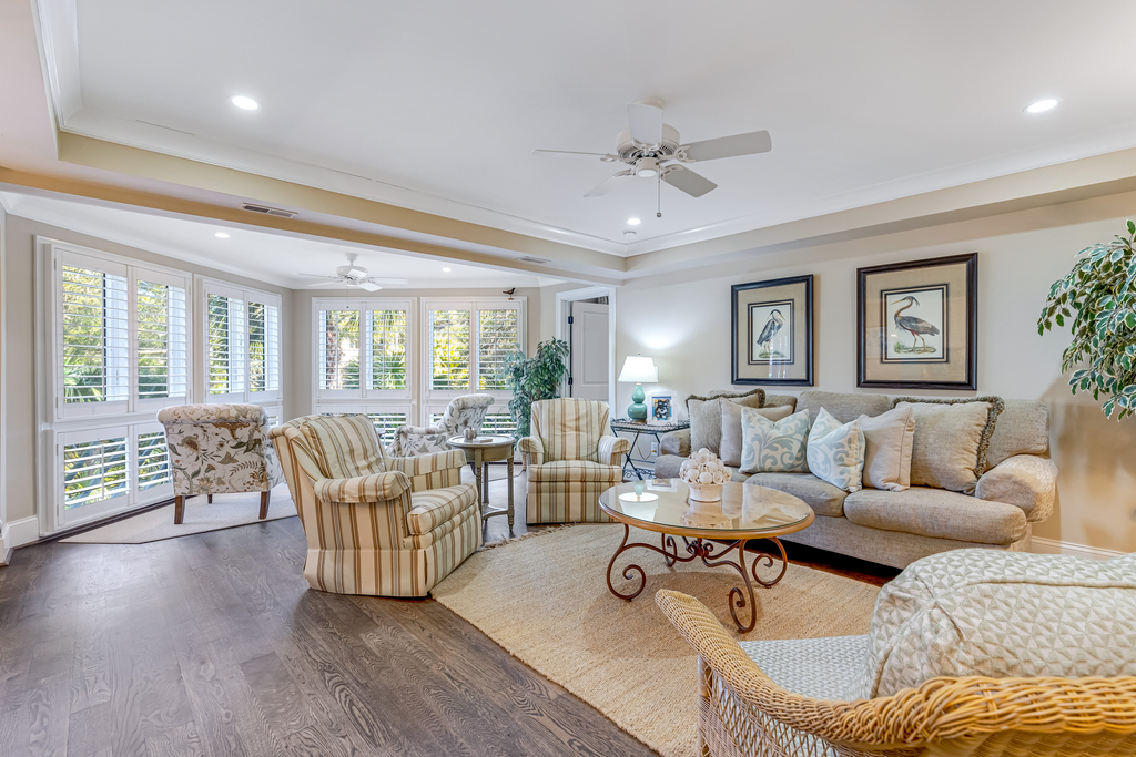 First Floor Villa with Lagoon Views and within walking distance of the beach