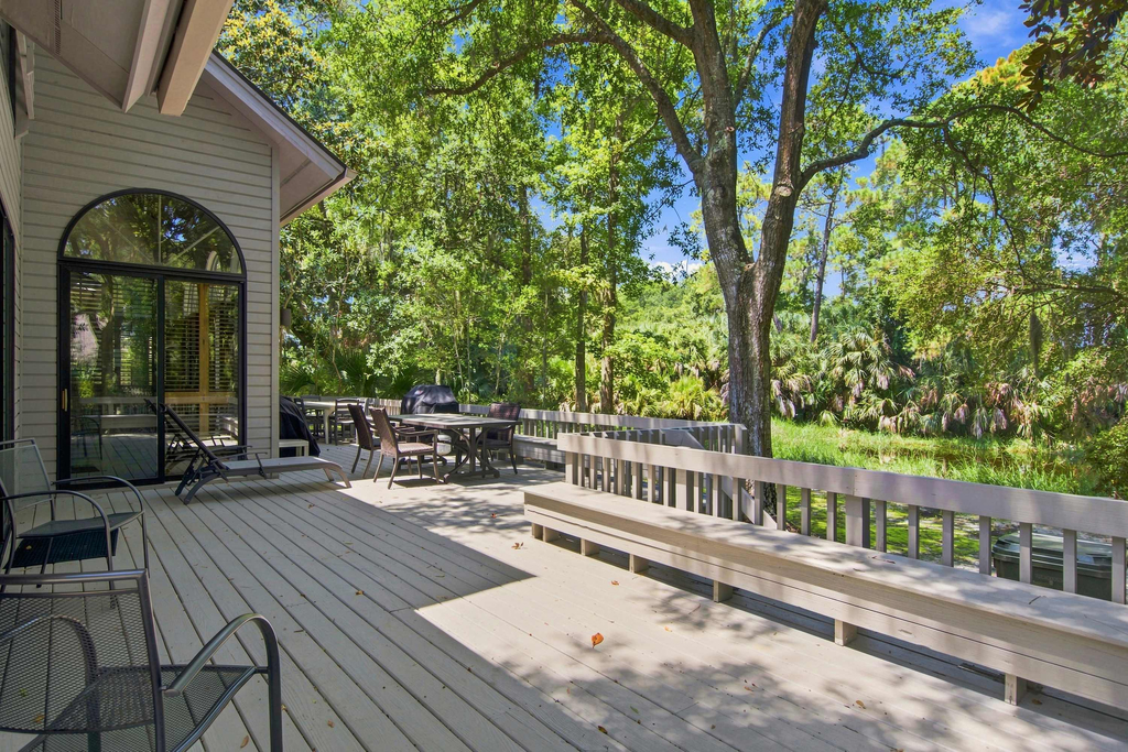 Private home with large deck and views of a lagoon – walk or bike to the beach