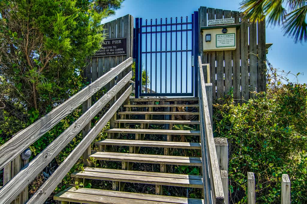 Ocean front condo villa near restaurants & state park with beach access, pool & pier