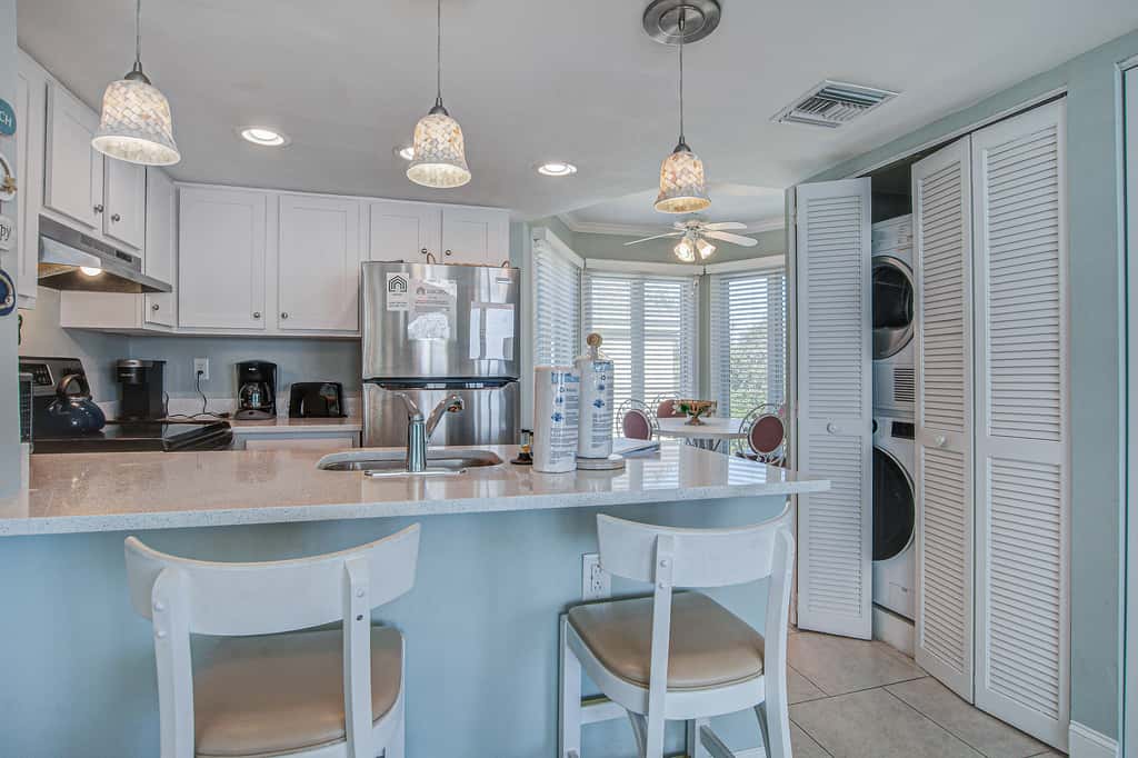 Top-floor Oceanfront Villa with spectacular ocean views - prime location