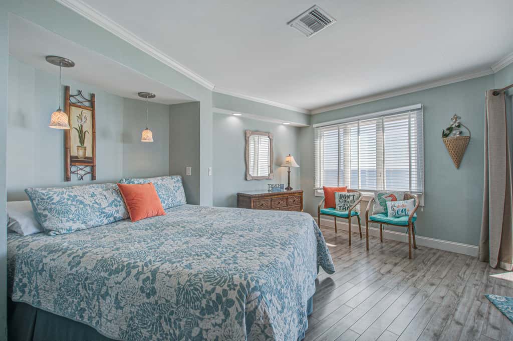 Top-floor Oceanfront Villa with spectacular ocean views - prime location