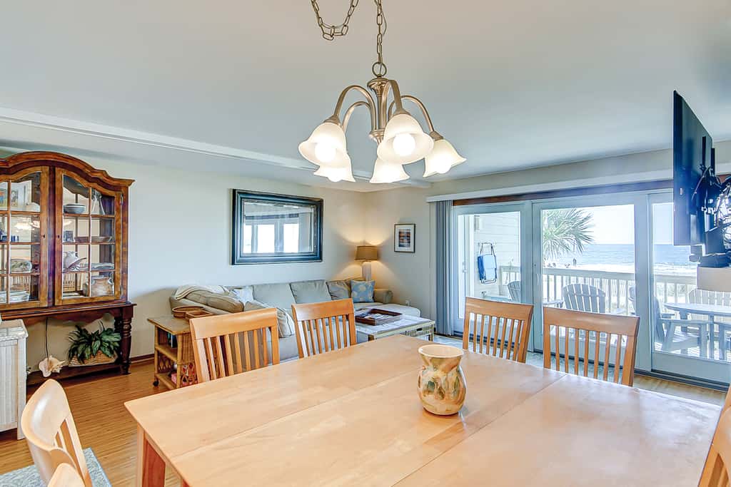 Oceanfront beach condo with WiFi, washer/dryer, pool - snowbirds welcome