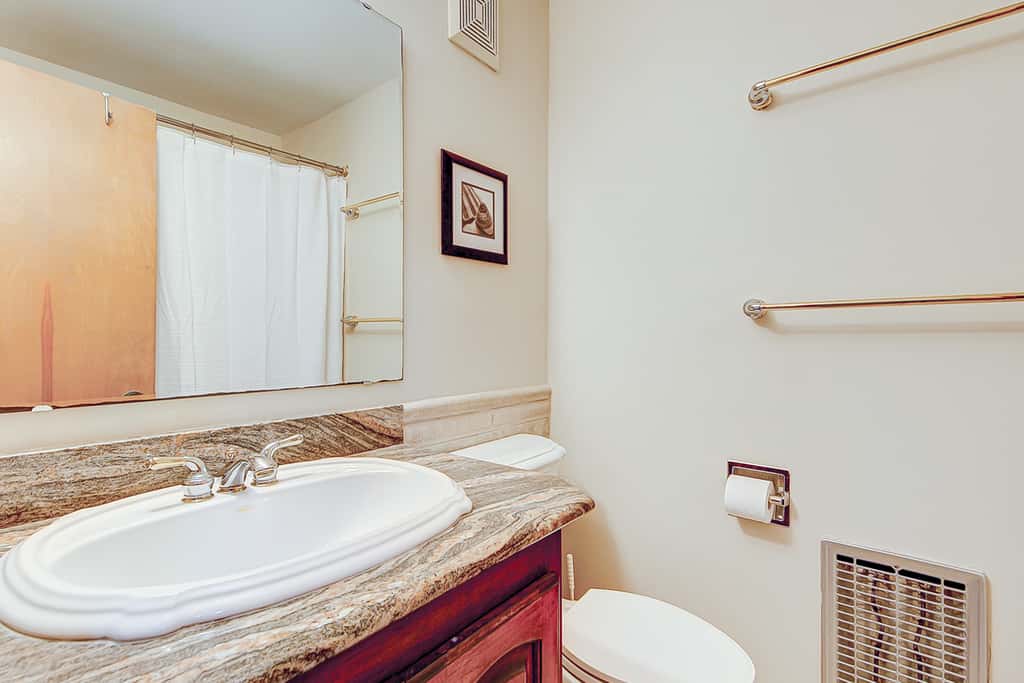 Oceanfront beach condo with WiFi, washer/dryer, pool - snowbirds welcome