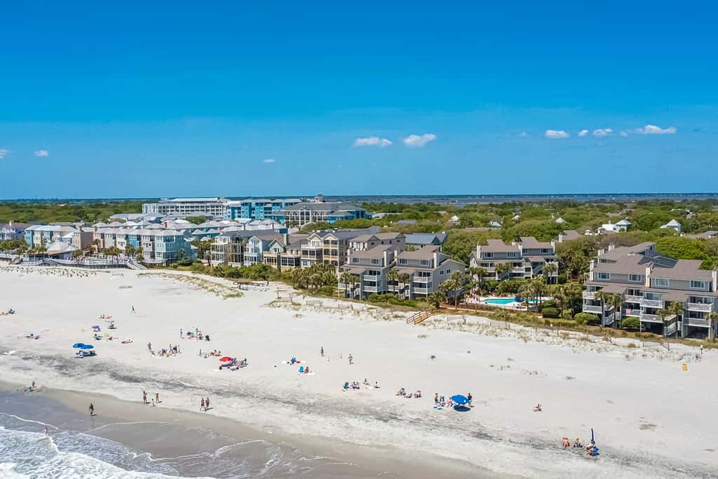 Oceanfront beach condo with WiFi, washer/dryer, pool - snowbirds welcome