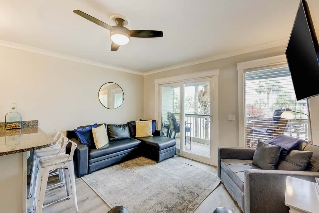Updated Oceanfront Condo w/ Balcony, Pool & Beach Access