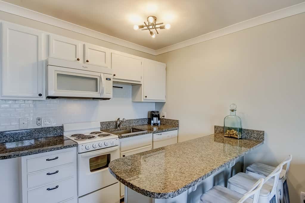 Updated Oceanfront Condo w/ Balcony, Pool & Beach Access