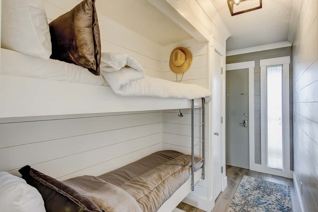 Updated Oceanfront Condo w/ Balcony, Pool & Beach Access