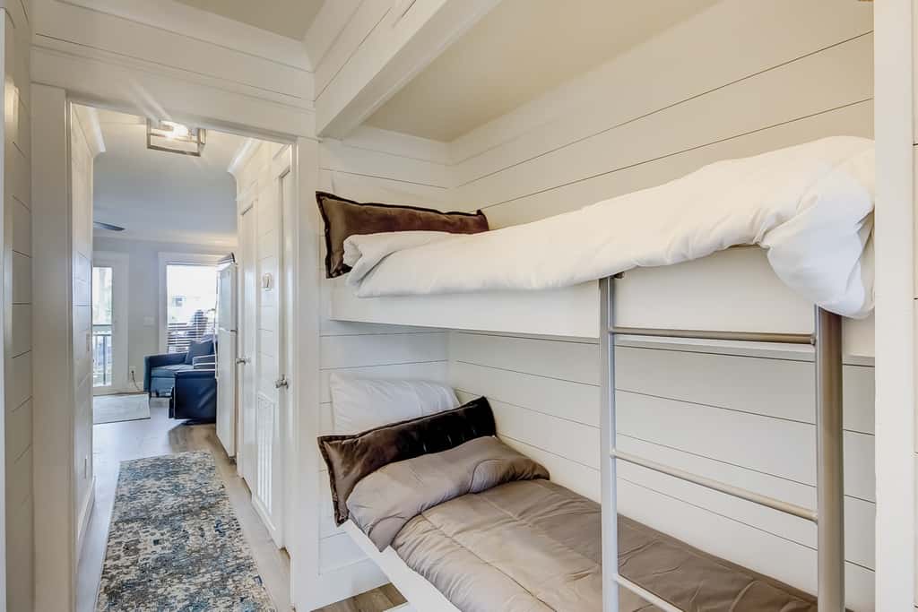 Updated Oceanfront Condo w/ Balcony, Pool & Beach Access