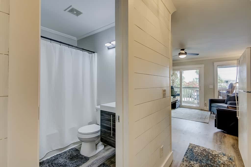 Updated Oceanfront Condo w/ Balcony, Pool & Beach Access