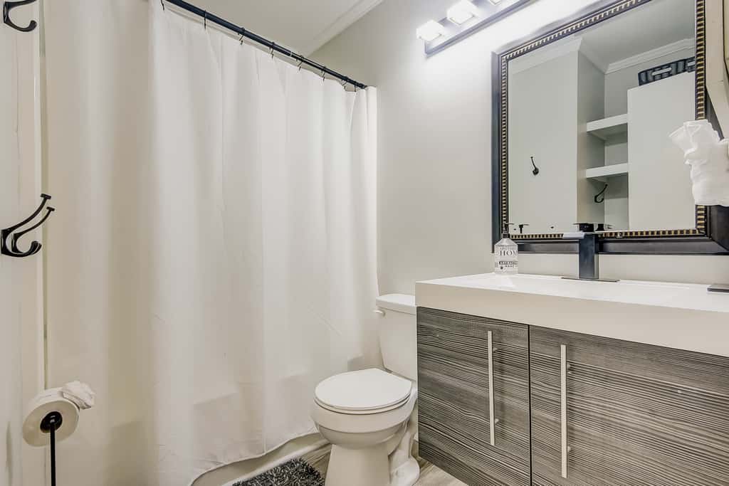 Updated Oceanfront Condo w/ Balcony, Pool & Beach Access