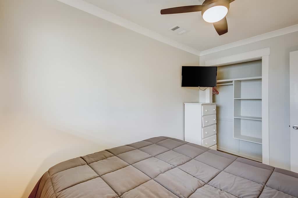 Updated Oceanfront Condo w/ Balcony, Pool & Beach Access