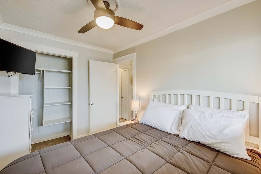 Updated Oceanfront Condo w/ Balcony, Pool & Beach Access
