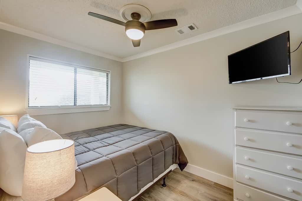 Updated Oceanfront Condo w/ Balcony, Pool & Beach Access