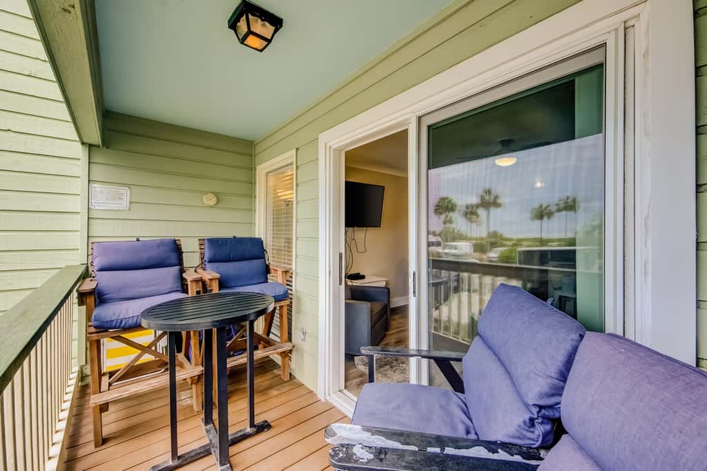Updated Oceanfront Condo w/ Balcony, Pool & Beach Access