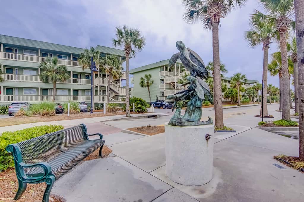 Updated Oceanfront Condo w/ Balcony, Pool & Beach Access