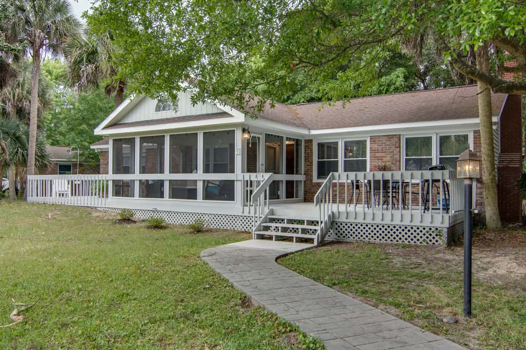 Comfortable dog-friendly home next door to rec center - blocks from beach access