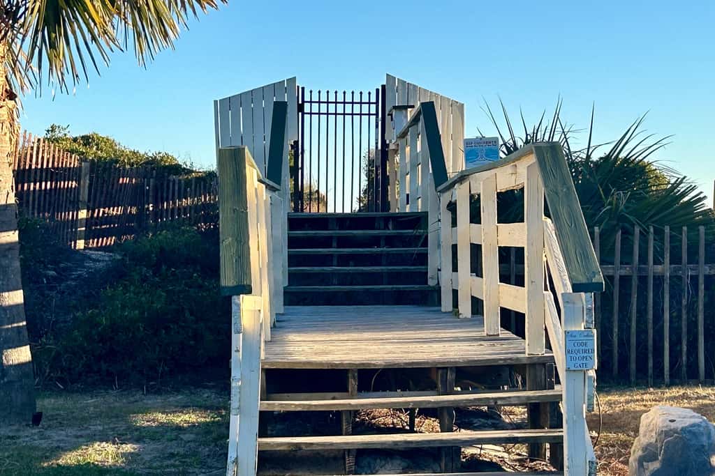 Renovated villa with gorgeous ocean views, pool, grills, & great location