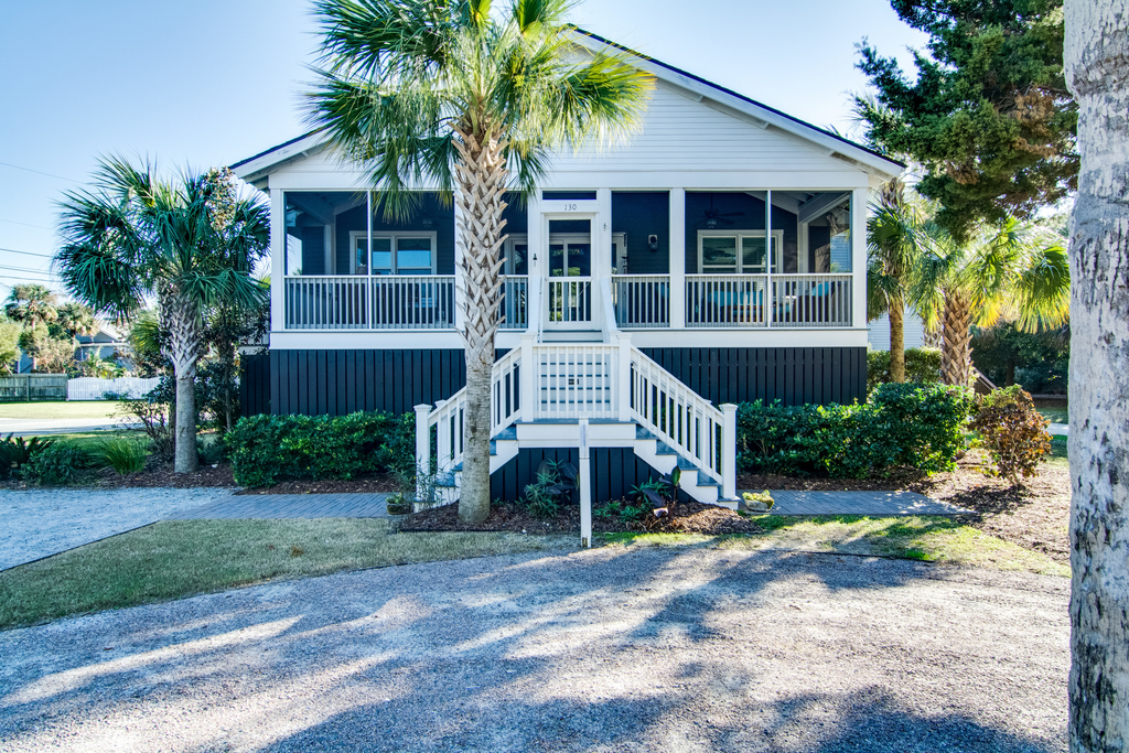 Dog-friendly coastal cottage w/deck & private gas grill - short walk to beach