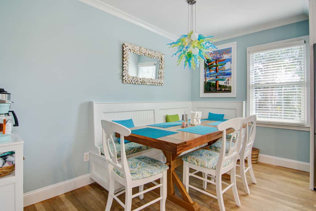 Dog-friendly coastal cottage w/deck & private gas grill - short walk to beach