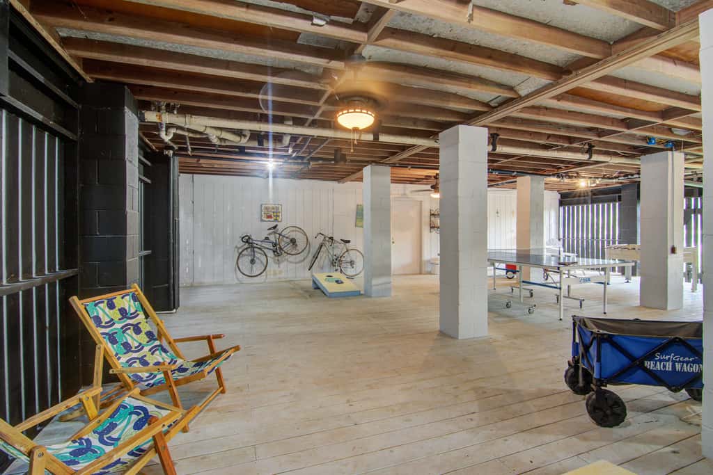 Dog-friendly coastal cottage w/deck & private gas grill - short walk to beach