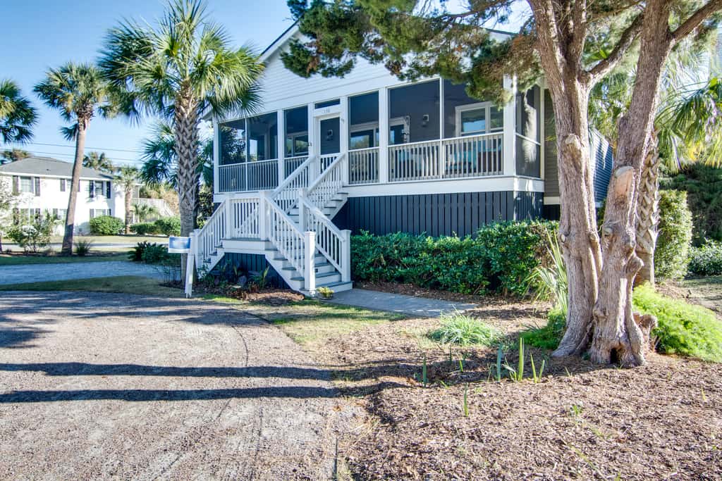 Dog-friendly coastal cottage w/deck & private gas grill - short walk to beach