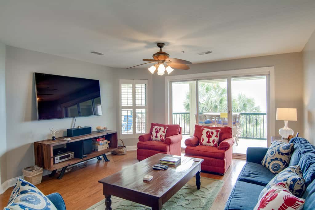 Beachfront villa w/ ocean views, private deck, pool access – steps from beach